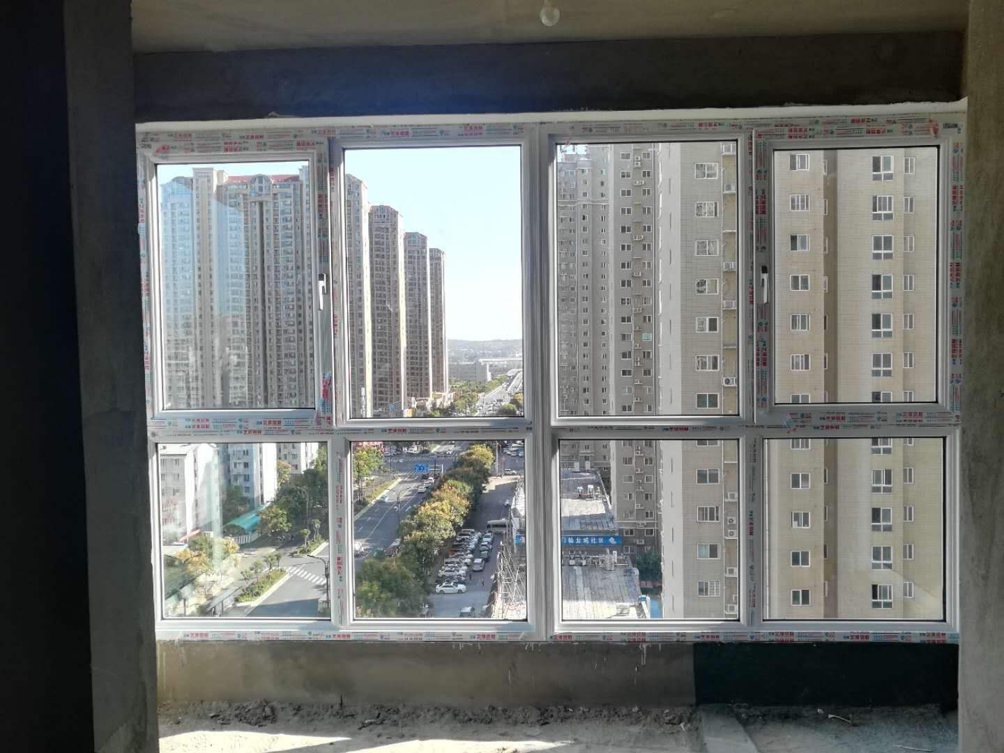 断桥铝门窗封阳台怎么样(图2)